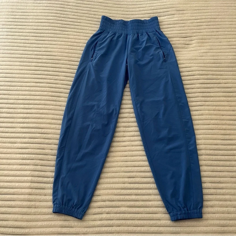 Aritzia TNA Active Boomerang Jogger Pants